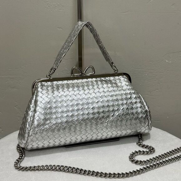Silver Woven Leather Handmade Unique Bow Shaped Kisslock Baguette Bag/Crossbody - Picture 1 of 16